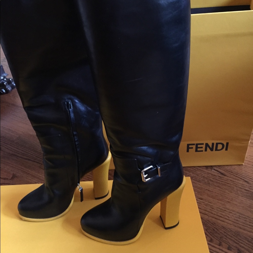 Fendi boots 39,5 with box and Fendi shopping bag